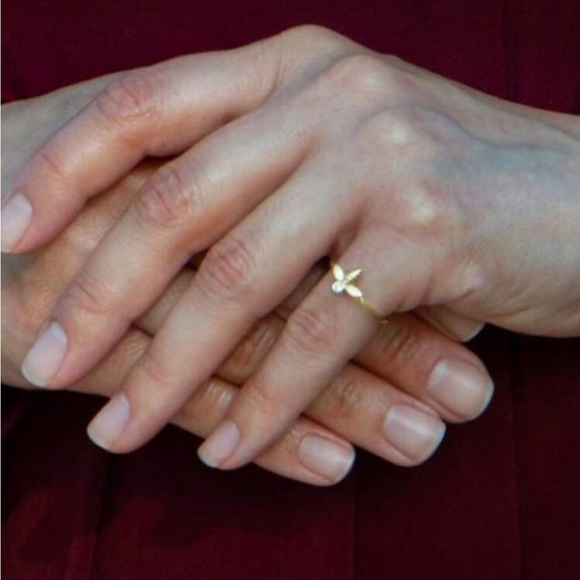 Rhinestone Bumble Bee Ring - Picture 6 of 8